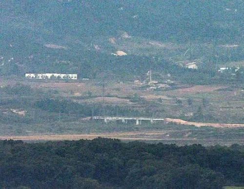Sjeverna Koreja digla u zrak dijelove međukorejske ceste sa svoje strane granice