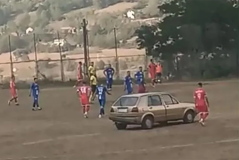Neočekivani gost na stadionu: Golf 2 prekinuo utakmicu u Čajniču