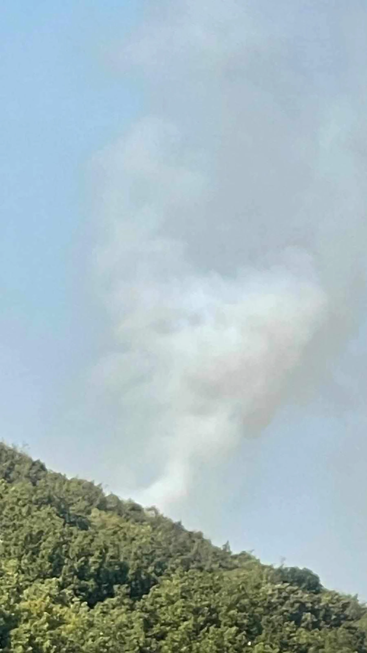 Gori između Ljubuškog i Čitluka