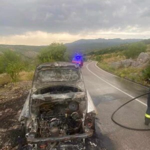 Izgorio Citroen u Mostaru