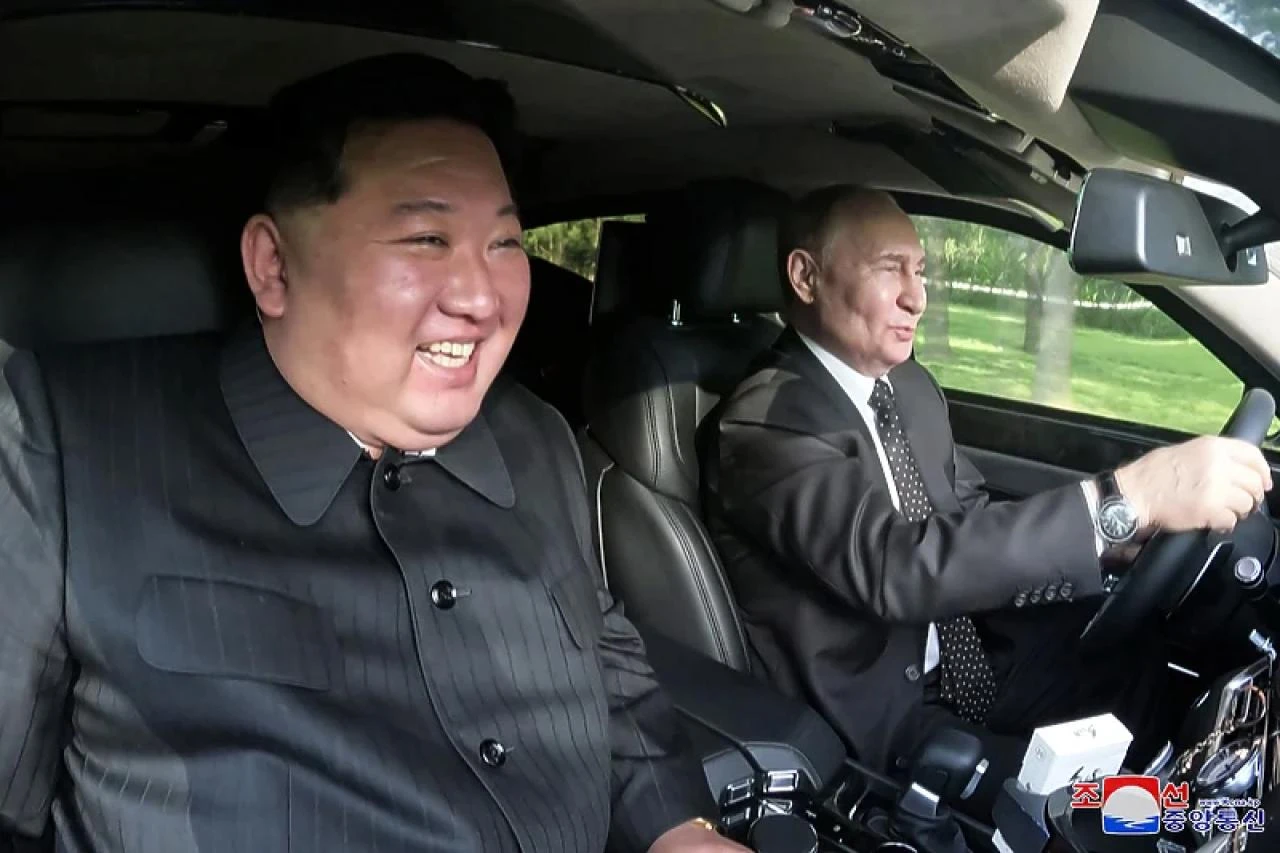 SAD zabrinute zbog Putinovih izjava o slanju oružja Sjevernoj Koreji