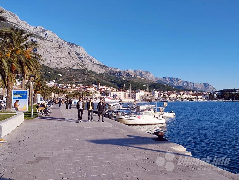 Makarsko primorje već okupirali turisti