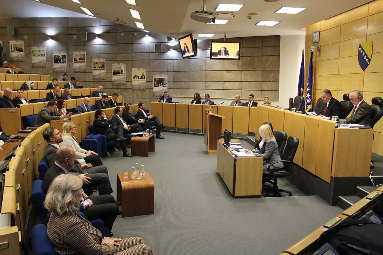 Koliko je bio aktivan Parlament Federacije Bosne i Hercegovine?