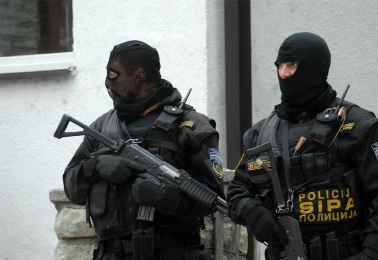 SIPA pretresa na 11 lokacija: Započela akcija "Kapital"