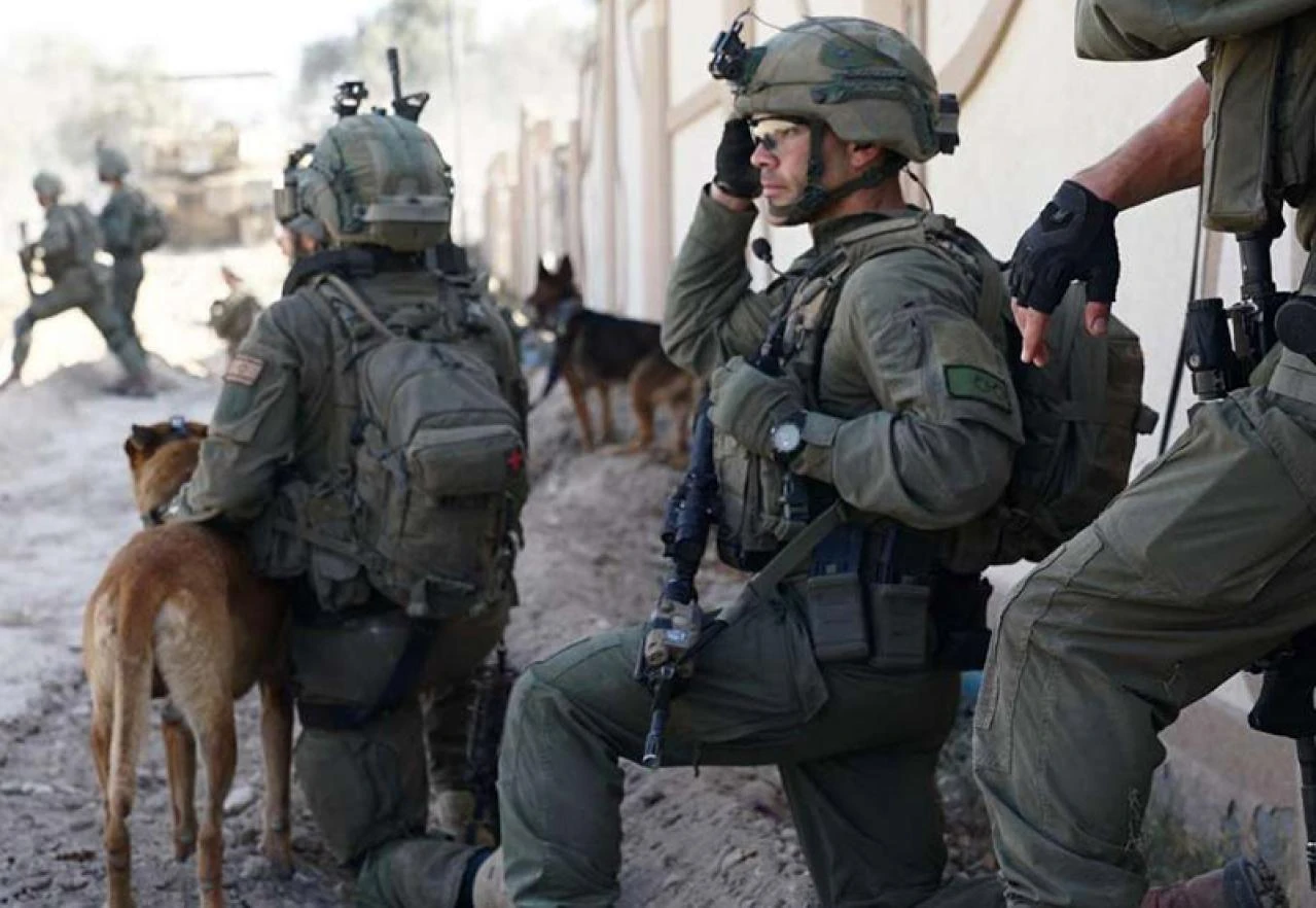 Izrael napada Hamas u tunelima nakon što je opkolio Gazu