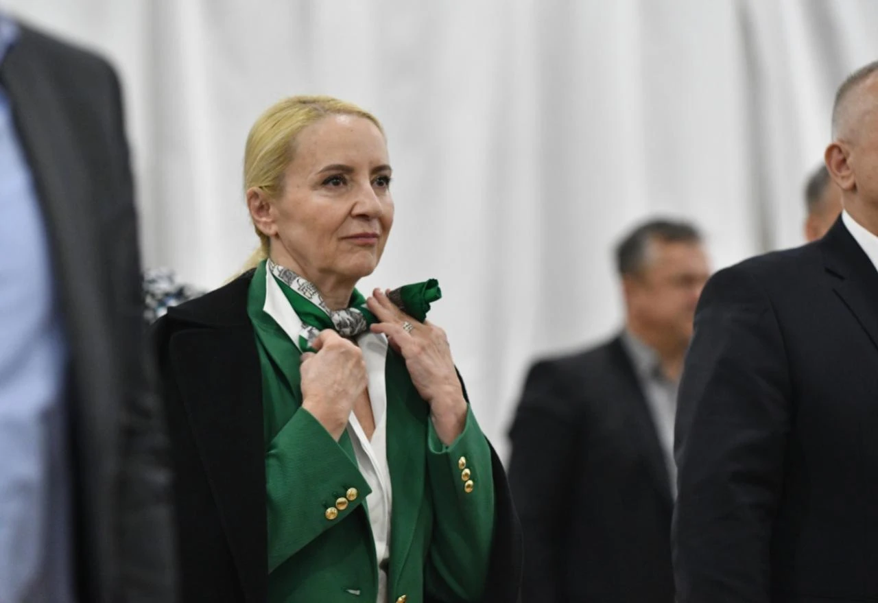 Sebiji nije uručena odluka o smjeni jer je dostavljača spriječilo Bakirovo policijsko osiguranje