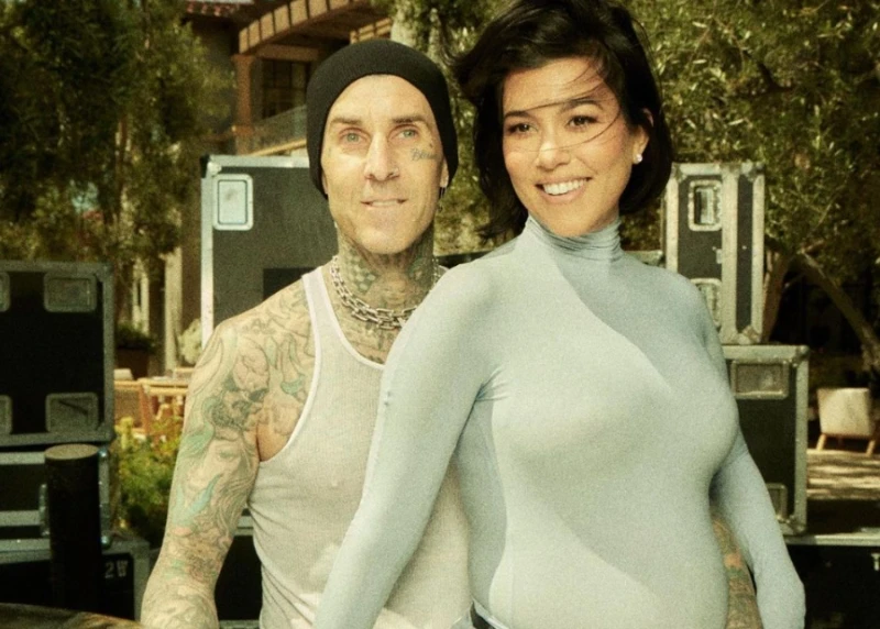  Kourtney Kardashian i Travis Barker dobili prvo zajedničko dijete