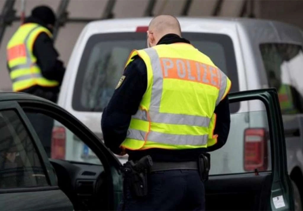 Okončana talačka kriza u Hamburgu, predao se muškarac - držao dijete u automobilu