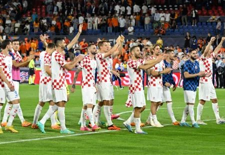 Vatreni ipak pred publikom: Kazna za ustašku zastavu 10.000 eura