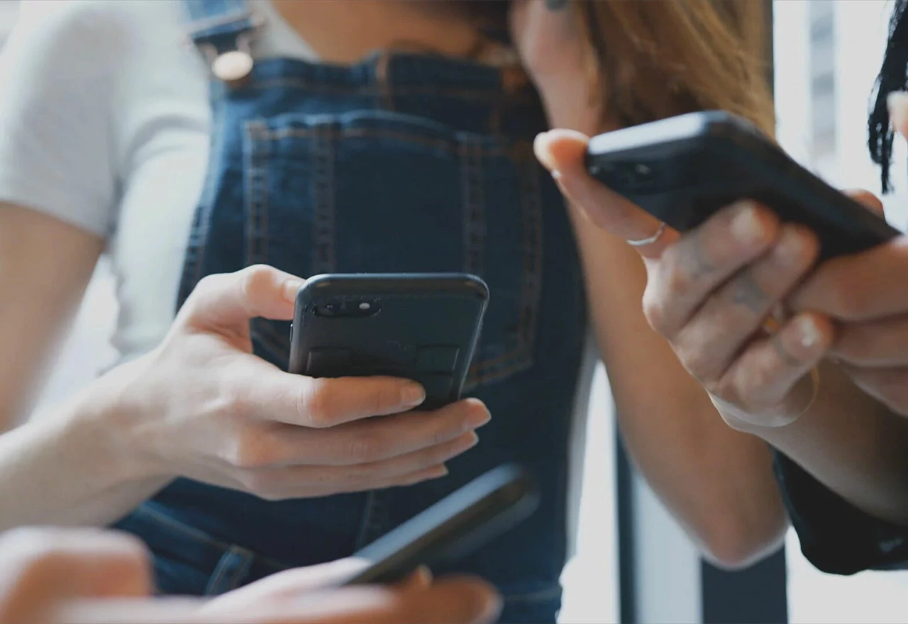 Inicijativa u Mostaru - zabraniti korištenje mobitela svim maloljetnicima u školi