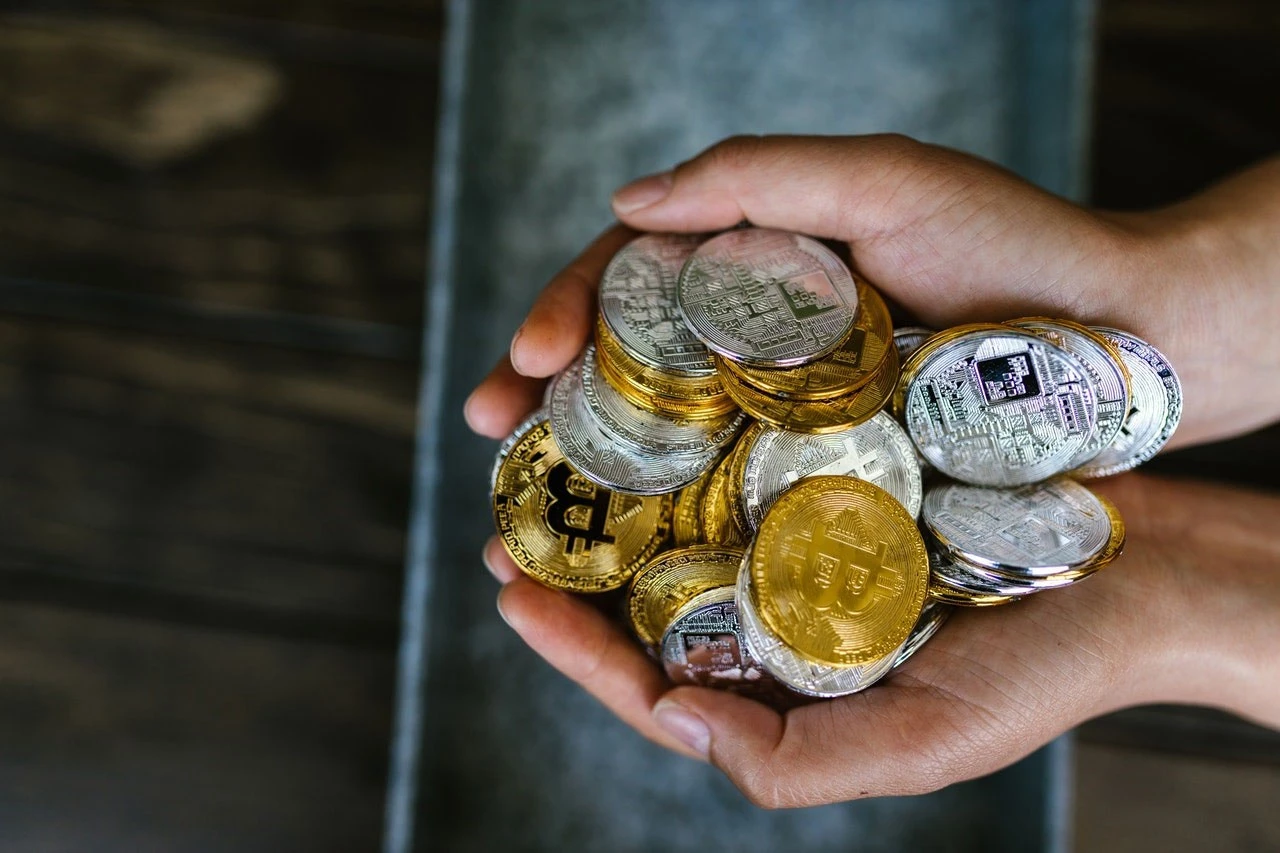 "Kralj kriptovaluta" osuđen na preko 11.000 godina zatvora, prevario ulagače
