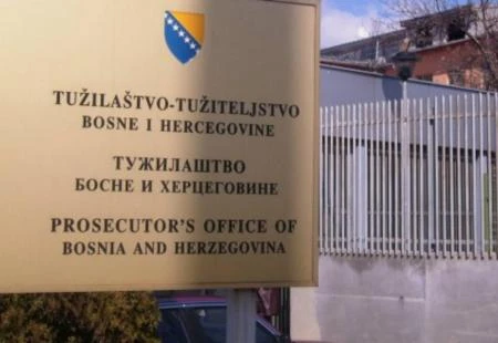 Nek' je 3.800 KM samo da je redovna - godinama ne rade zbog suspenzije, a primaju plaću
