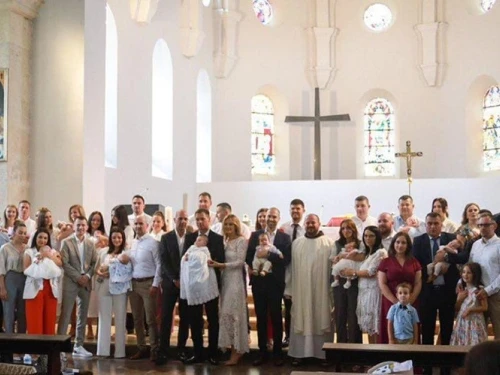 Široki Brijeg u znaku krštenja