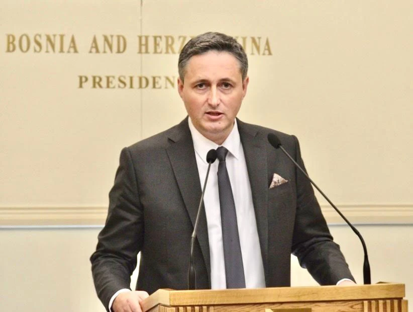 Bećirović odgovorio Dodiku: Neka se valja u blatu uvreda