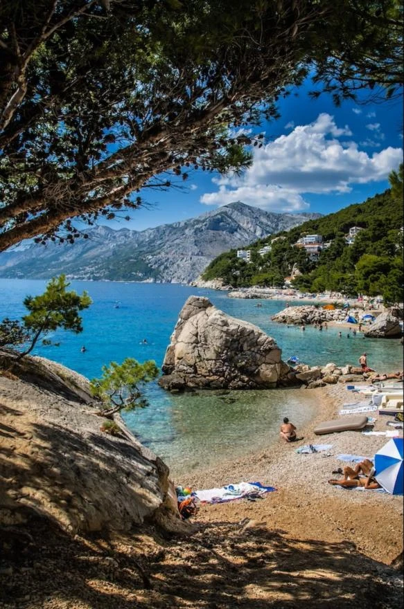 Hrvat i Austrijanka 'pelješili' plaže po Makarskoj