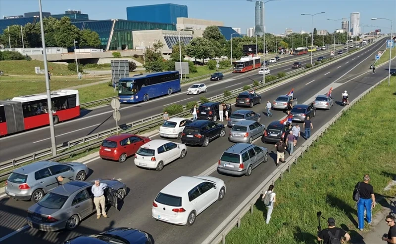 Beograd: Automobilima blokirali međunarodnu cestu