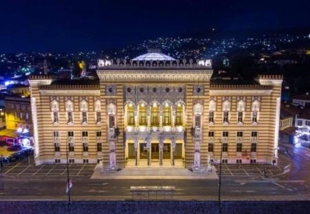 Karić želi ukinuti osvjetljavanje Vijećnice: Nacionalni spomenik nije zid za oglašavanje!