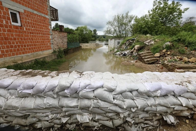 Hrvatska: U obrani od poplava pomaže 300 vojnika