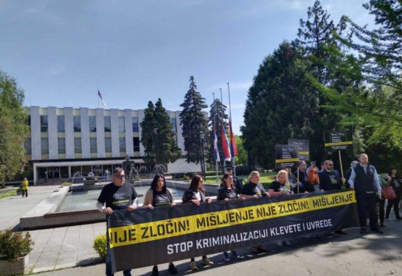 Novinari demonstrativno napustili javnu raspravu