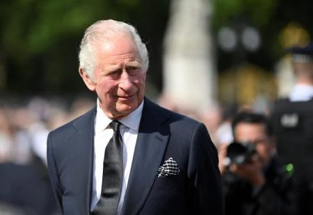 Na naslovnici Charlie Hebdoa osvanuo kralj Charles s lubanjom princeze Diane