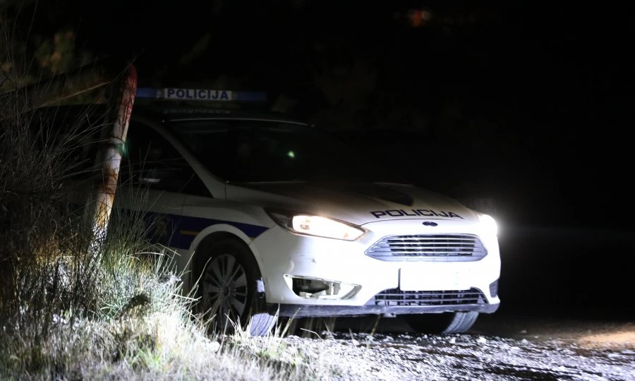 Teška prometna kod Knina: Od siline udara dvije osobe na mjestu mrtve