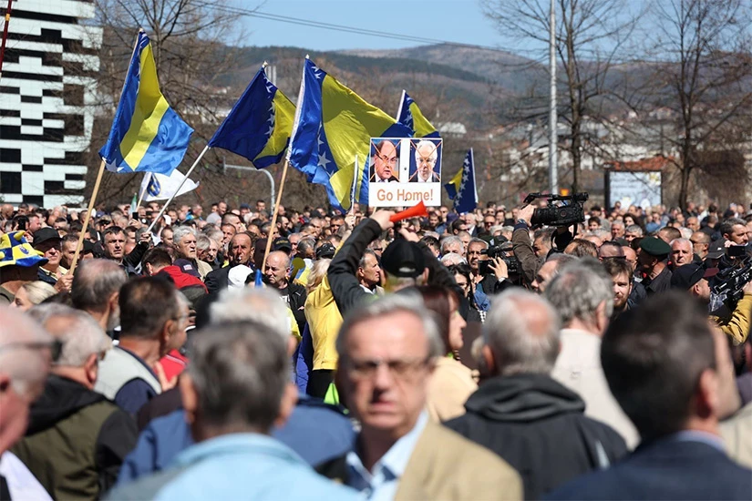 Na prosvjede ispred OHR-a odgovorio Schmidt