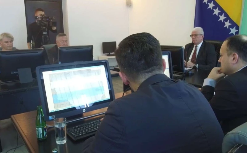 Prosvjetari u Središnjoj Bosni održali štrajk upozorenja; premijer je 'kriv'