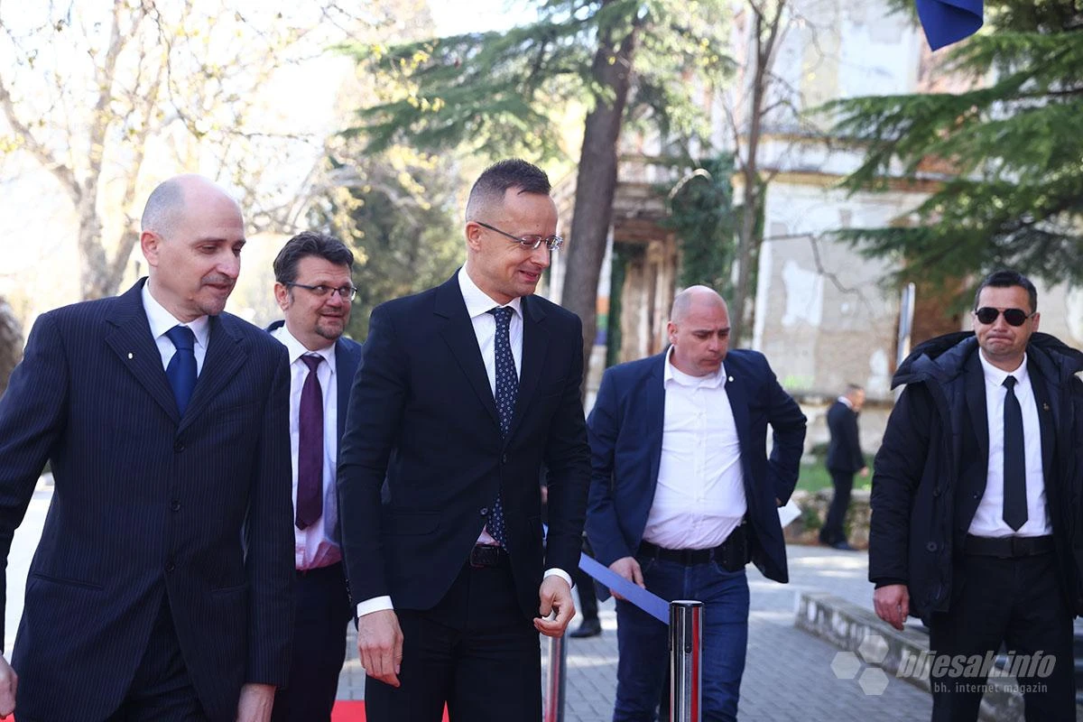 Šef mađarske diplomacije: Blokirat ćemo svaki pokušaj sankcija Dodiku