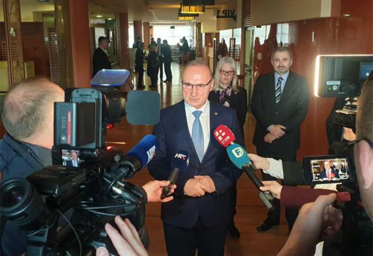 Grlić Radman u Vitezu: Hrvatska se ne miješa o unutarnje stvari BiH