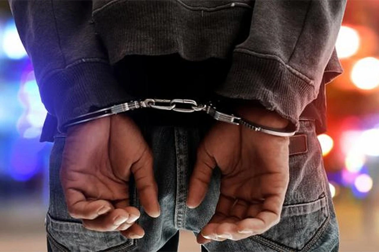 Mostar: Metalnom šipkom udario ženu, policija ga predala na liječenje