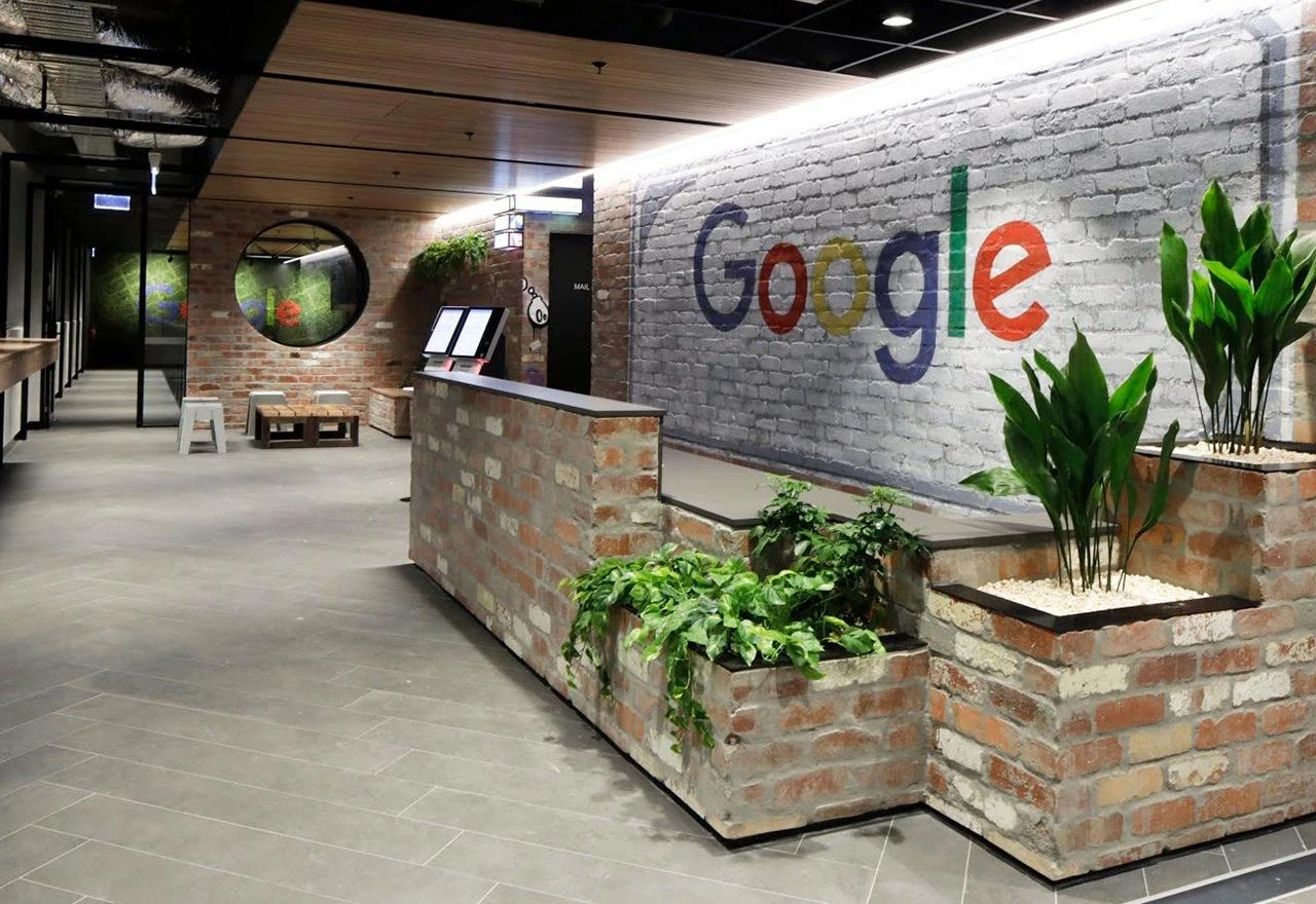 ChatGPT 'ubio' Google - vrijednost mu pala za 100 milijuna dolara