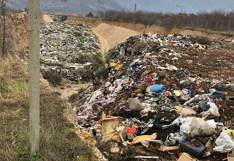 ''Jer nas se tiče'': U rupu iz koje se vadi šljunak istresa se razno smeće