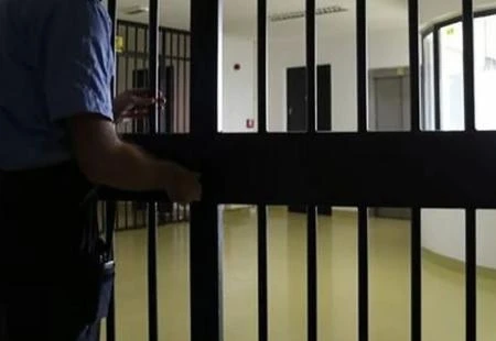 Šestogodišnjak u pritvoru nakon što je pucao na učiteljicu