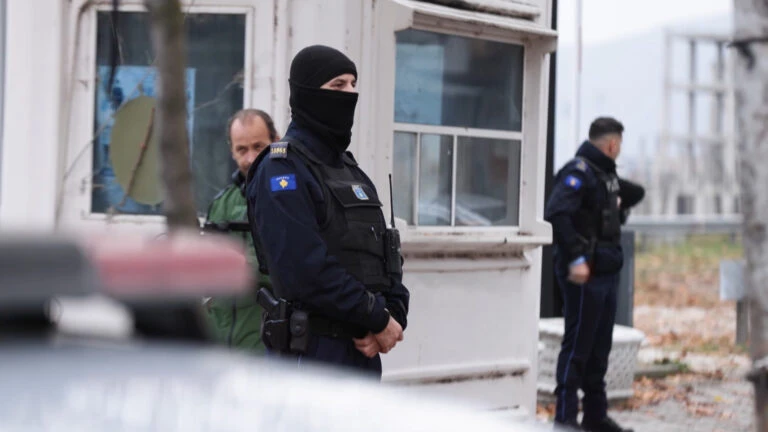 Nazire li se kraj krize na Kosovu? Uhićeni policajac dobio rješenje o kućnom pritvoru