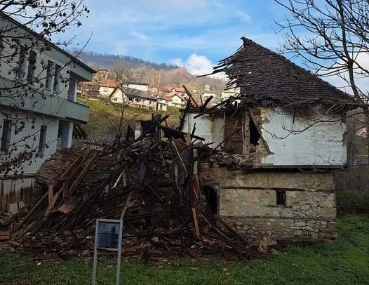 Srušio se nacionalni spomenik BiH