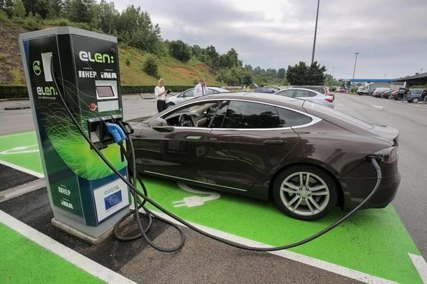 Vlada pomaže kupovinu 32 električna automobila