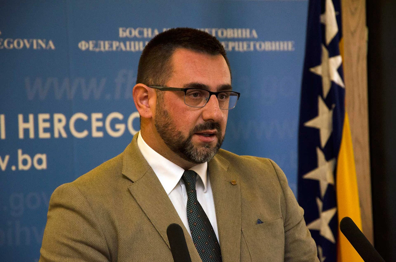 Edin Ramić: Osmorka mora činiti ustupke HDZ-u i SNSD-u