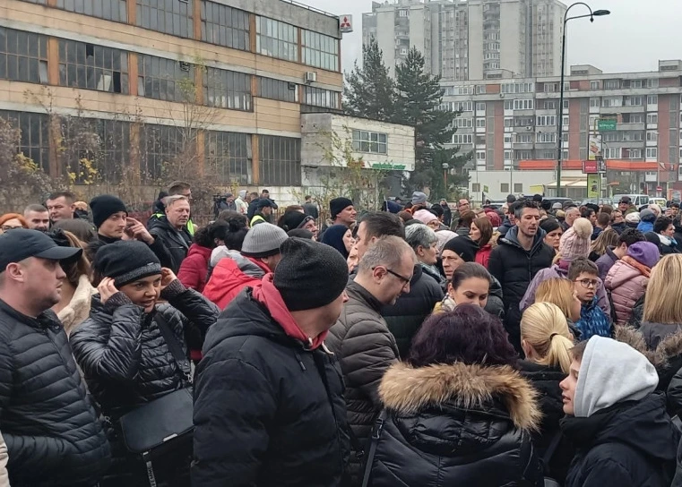 Osobe s invaliditetom ispred zgrade Vlade FBiH: Stavljeni smo u građane trećeg reda