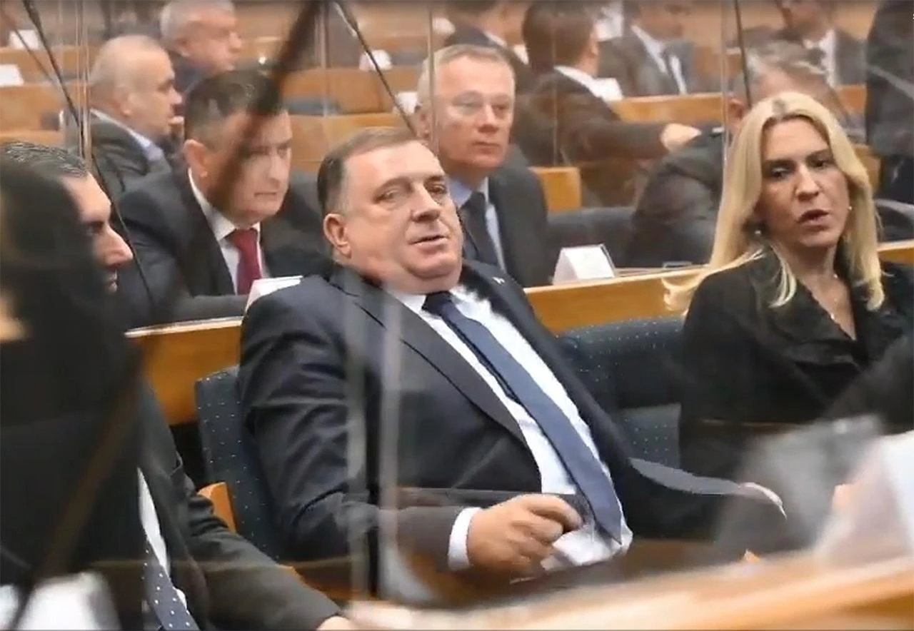 Srbija i Rusija na sjednici: Tko sjedi u Narodnoj skupštini Republike Srpske