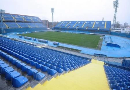 Dinamo mora skloniti transparente s istočne tribine 