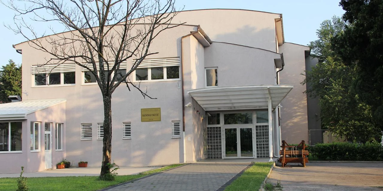 Brucoški sat na Univerzitetu Džemal Bijedić