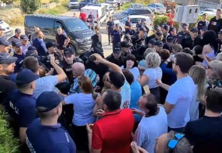Prosvjedi u Livnu: Jedna osoba na intenzivnoj, žene vukli po podu