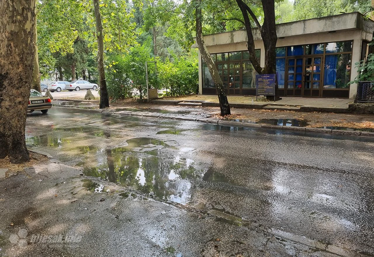 Građani isfrustrirani: Kanalizacija ponovno teče u Ulici kralja Petra Krešimira IV