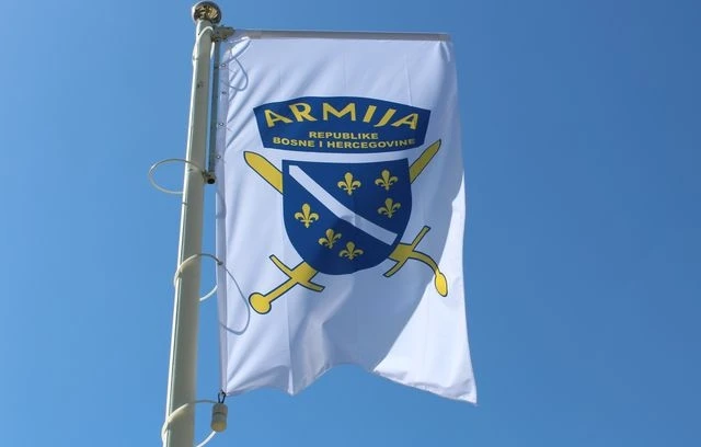 Zbog zastava Armije BiH dobili prekršajni nalog