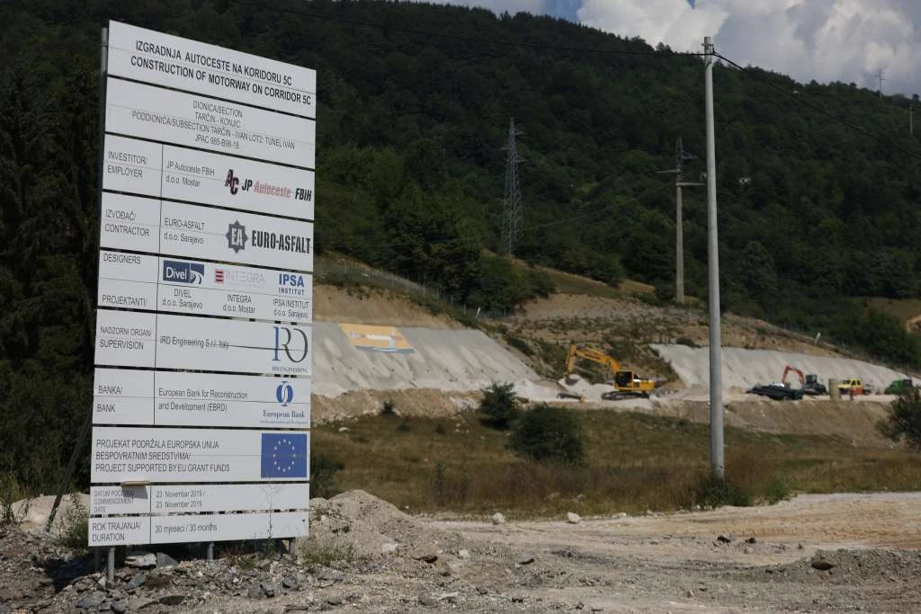 Radovi na kružnom toku Bradina: JP Autoceste se ispričalo građanima zbog čekanja
