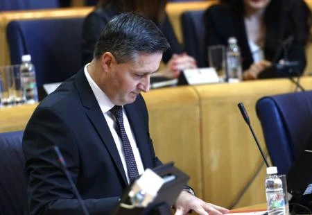 Bećirović želi zaustaviti Schmidta, Nikšić poziva na ulice
