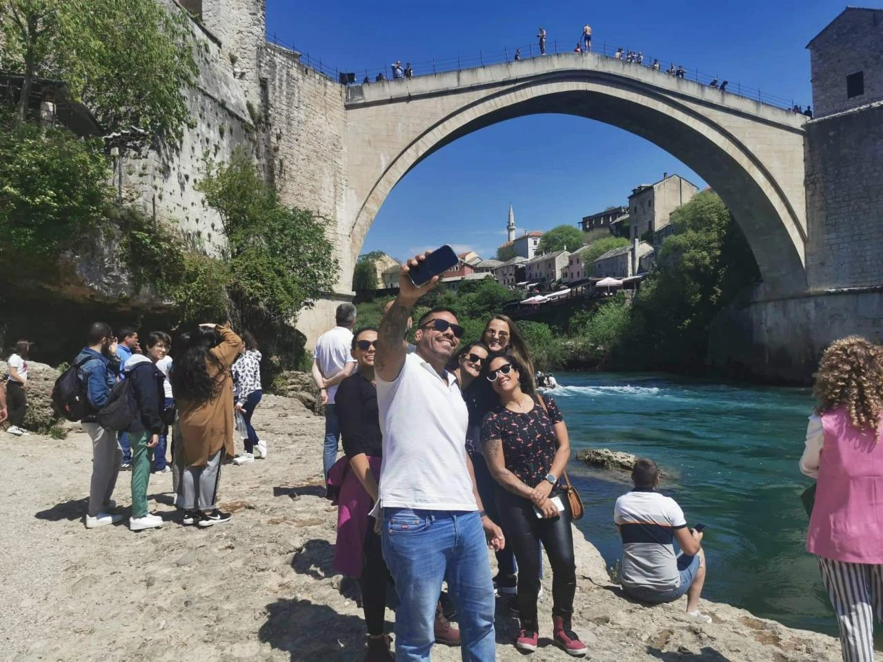 Turistička sezona u BiH ugrožena zbog nedostatka naljepnica za vize