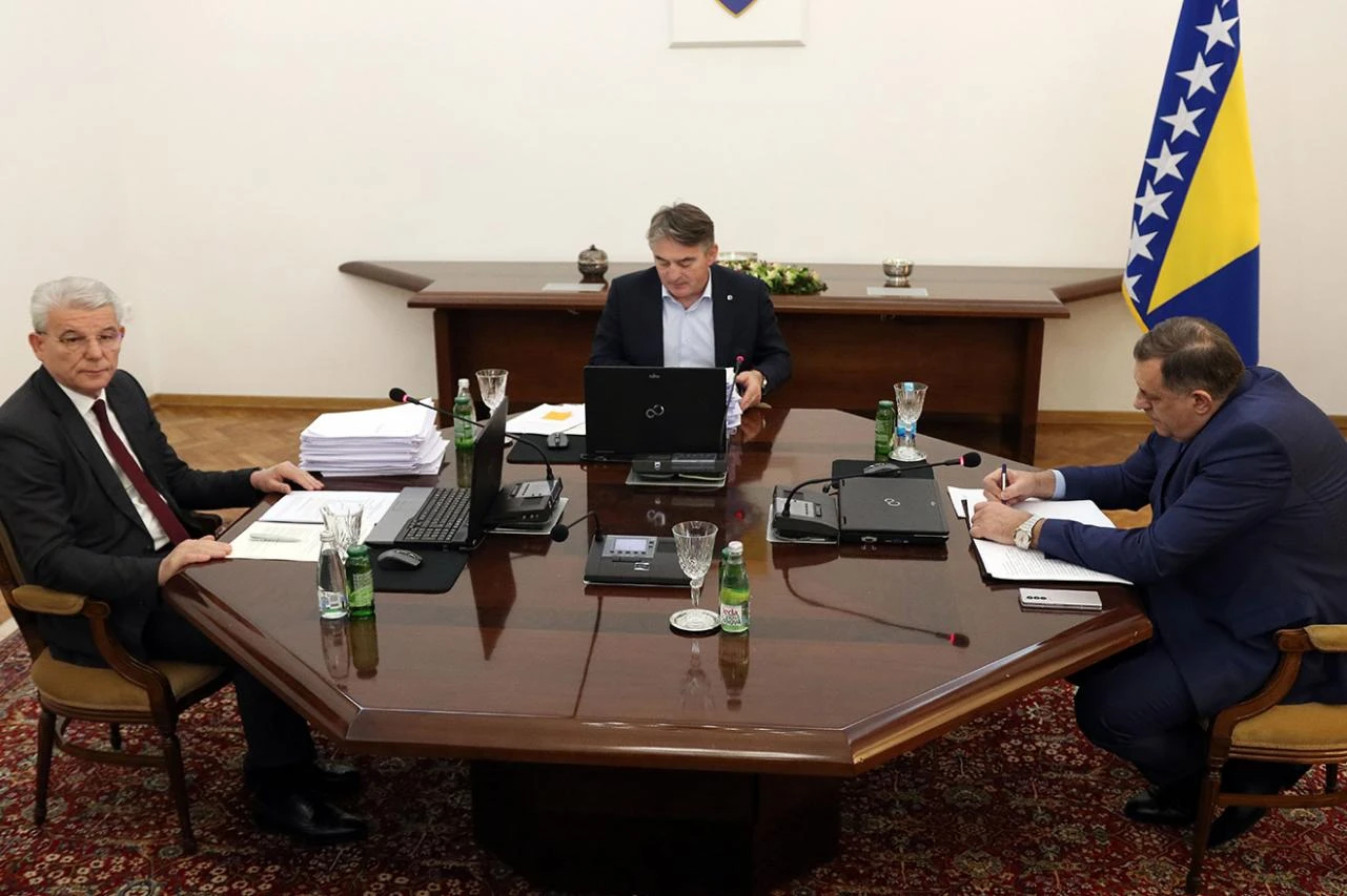 Profunkcioniralo Predsjedništvo BiH: Odluke ''padale kao kiša''