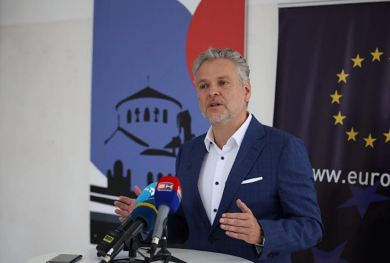 Sattler razočaran: Šuplja zabrana pušenja i dan propuštenih prilika