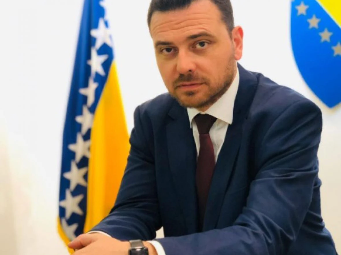 Magazinović: Ja ne znam je li Špirić u 20 godina litar goriva iz svog džepa nasuo